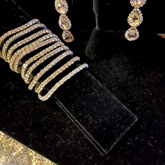 Earrings and bracelets - Picture 3 of 4